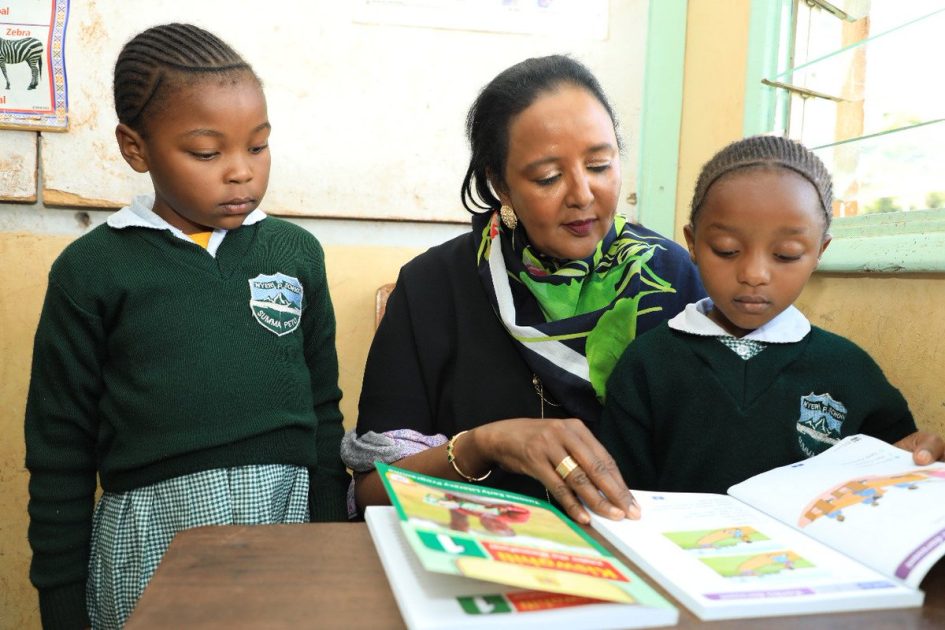 Education CS, Dr Amina Mogammed, at Nyeri Complex Primary School on Thursday this week. She joined the grade one pupils in their kiswahili activity lesson under the newly rooled out Competency Based Curriculum