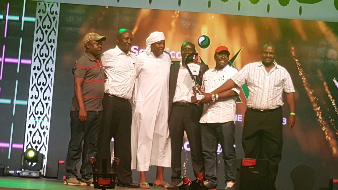 KSSSA Chairman, Peter Orero; second right, Secretary General, Divid Ngugi; third from right, and Treasurer, Kariuki Gekonyo; second left, pose for a photo after receiving the SOYA trophy for the best Federation .jpg (Photo Courtesy)