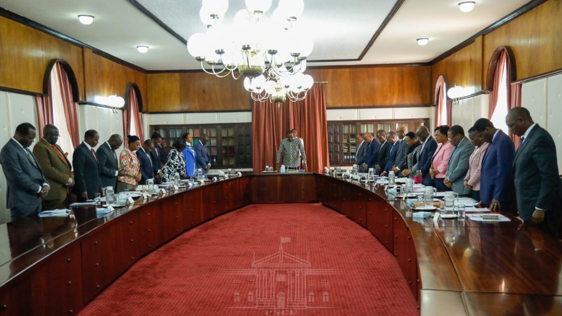 President Uhuru chairing a Cabinet meeting.