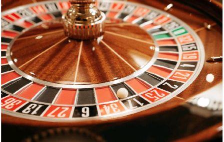 (Source: https://www.pexels.com/photo/bar-cocktail-casino-luck-7594187/)